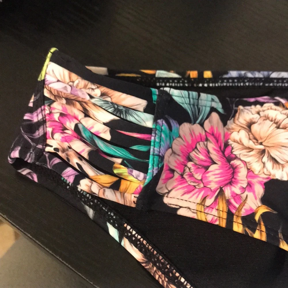 New NO BOUNDARIES HIPSTER FLOWER JUNIORS BOTTOM size M (7-9)